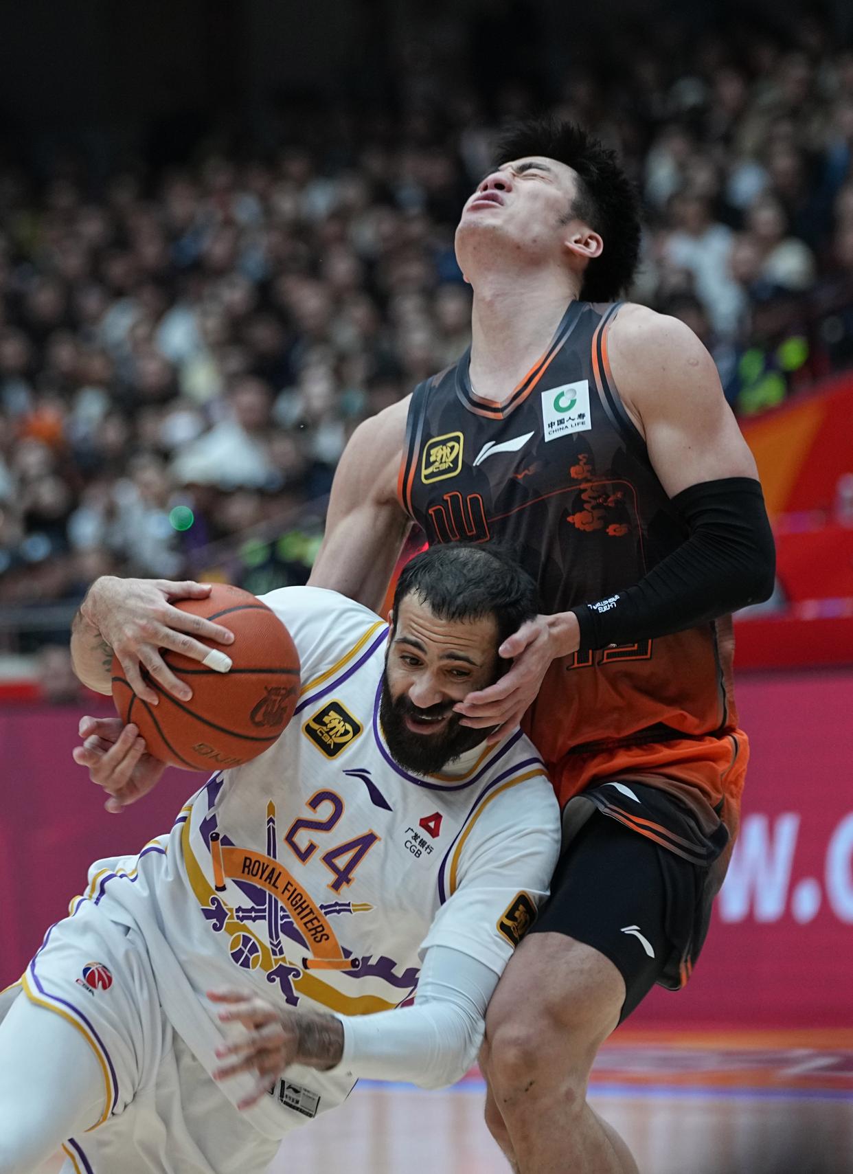 赛后山东男篮绝杀压哨——NBA季后赛节点到来；话题不断；数据趋势出现新变化的简单介绍-爱游戏平台