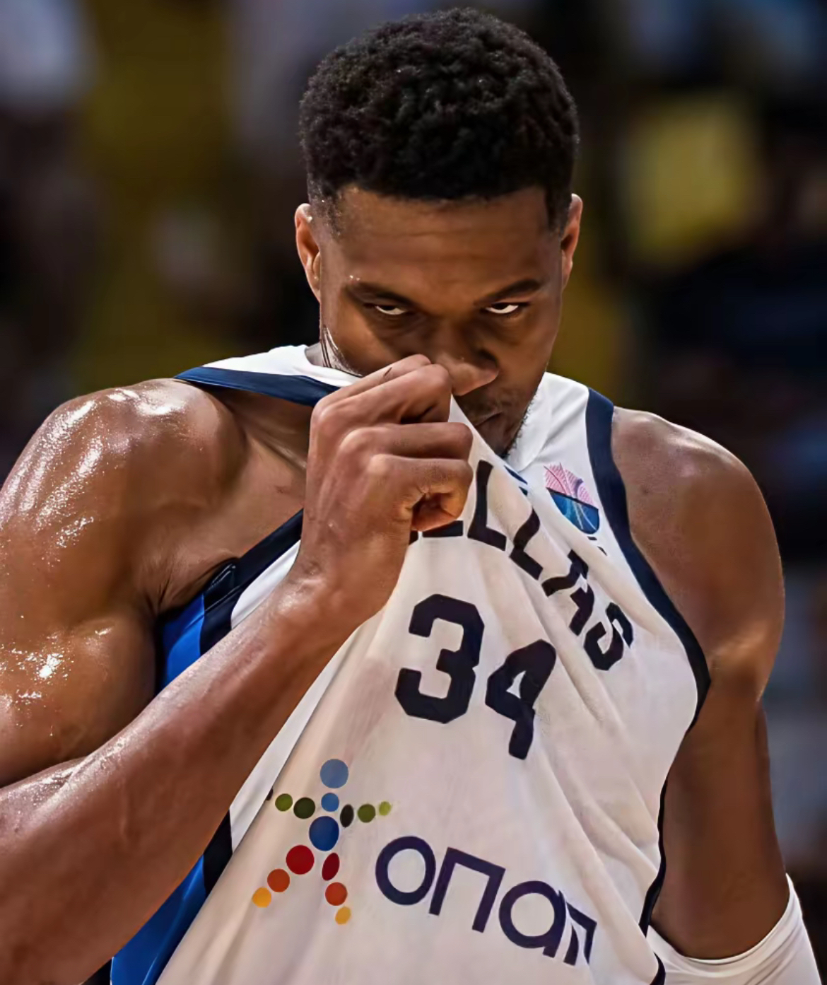 关于欧篮联赛程吃紧，克里夫兰骑士冲刺阶段调整名单，管理层满意，年轻球员得到机会的信息-ayx